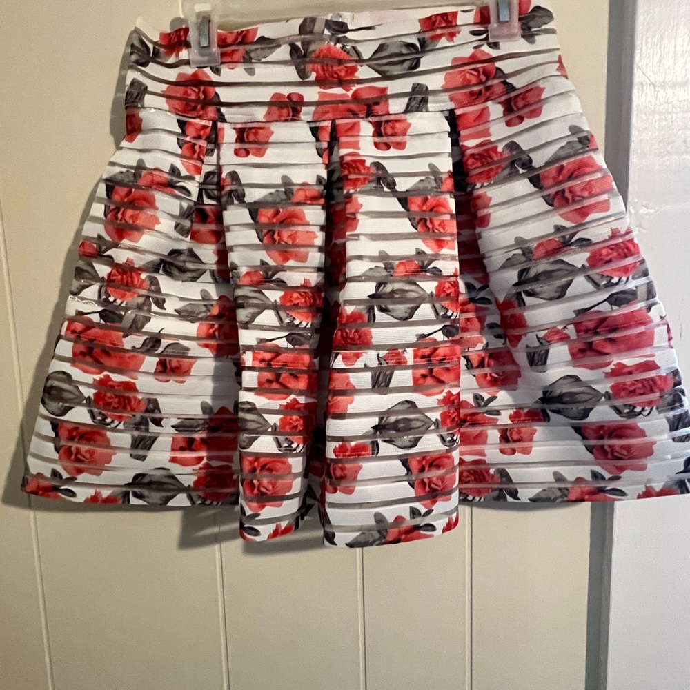 White floral, high-rise skirt